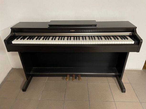 Pianino cyfrowe Arius YDP-162 producenta Yamaha (stan idealny)