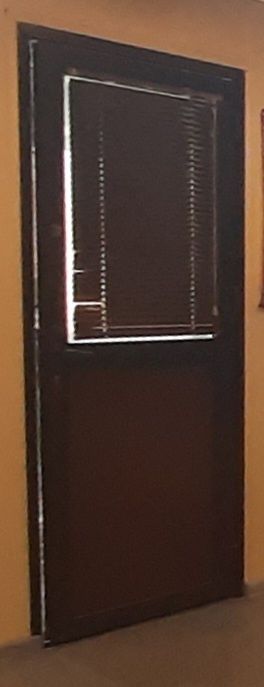 Drzwi zewnętrzne aluminiowe ,witrynowe z futryną  210x90x6