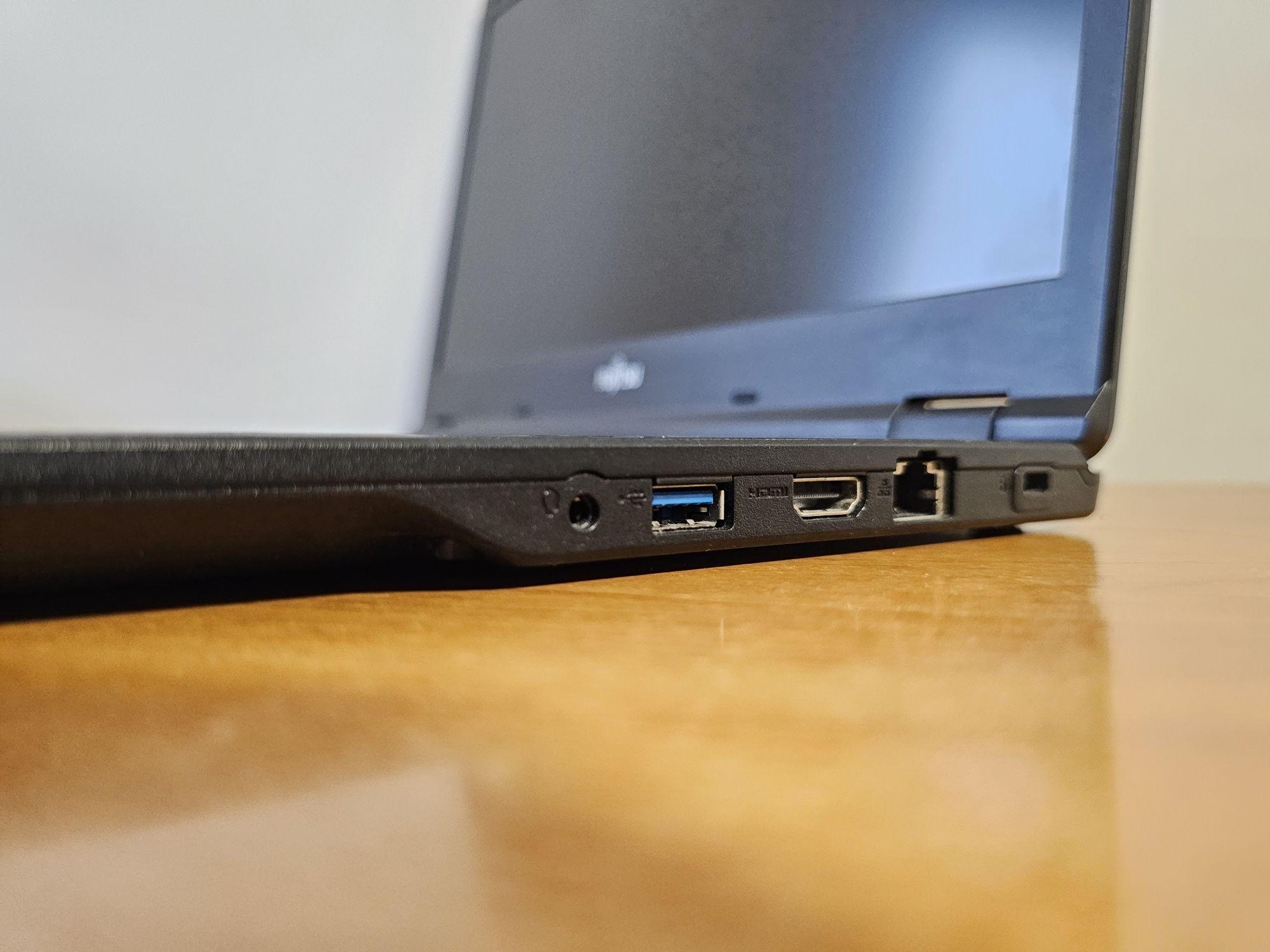 Szybki Laptop Fujitsu LifeBook E548 i5 16GB DDR4 Dysk SSD szybki
