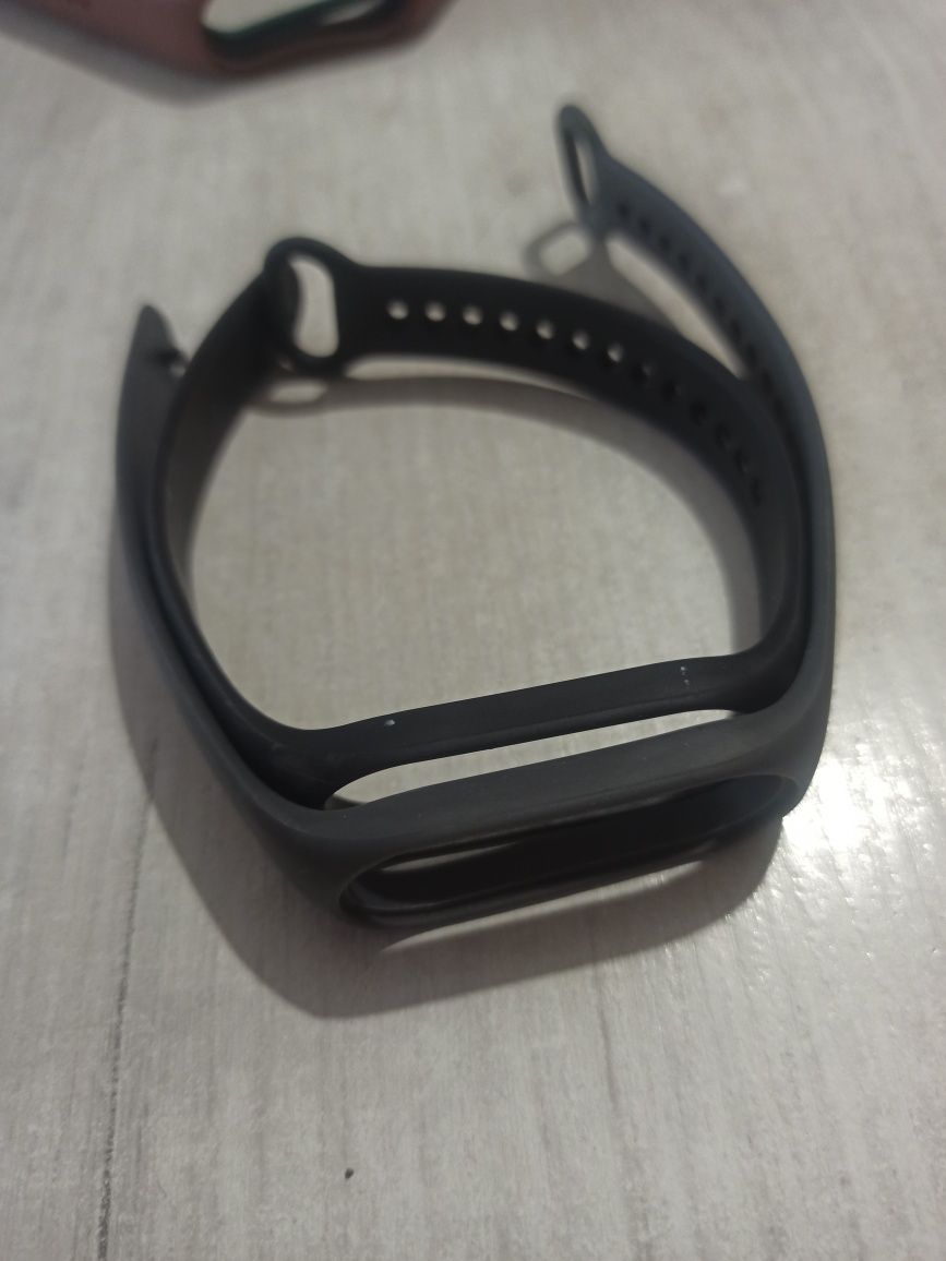 Akcesoria Xiaomi Mi Band 5/6 + urządzenie (uszkodzone na części)