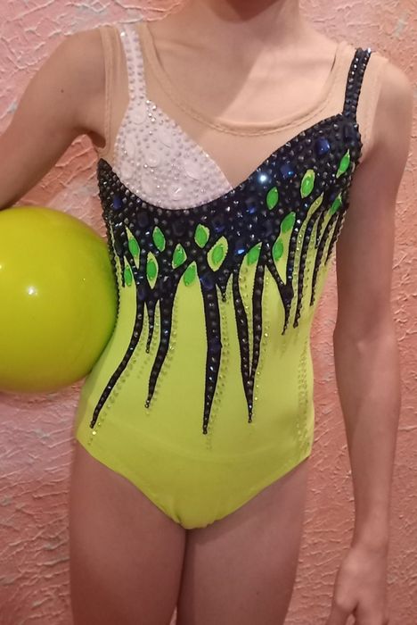 Продам купальник для художньої гімнастики.