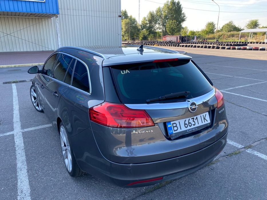 Opel Insignia Sports tourer 2,0 дизель