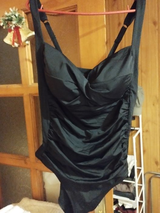 Продам купальник суцільний