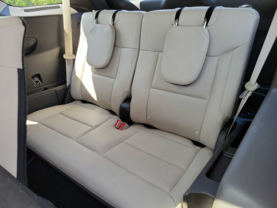 Ford Explorer Platinum      2022