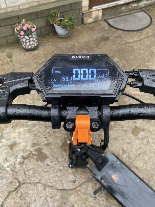 Продам електросамокат Kukirin G 2 master