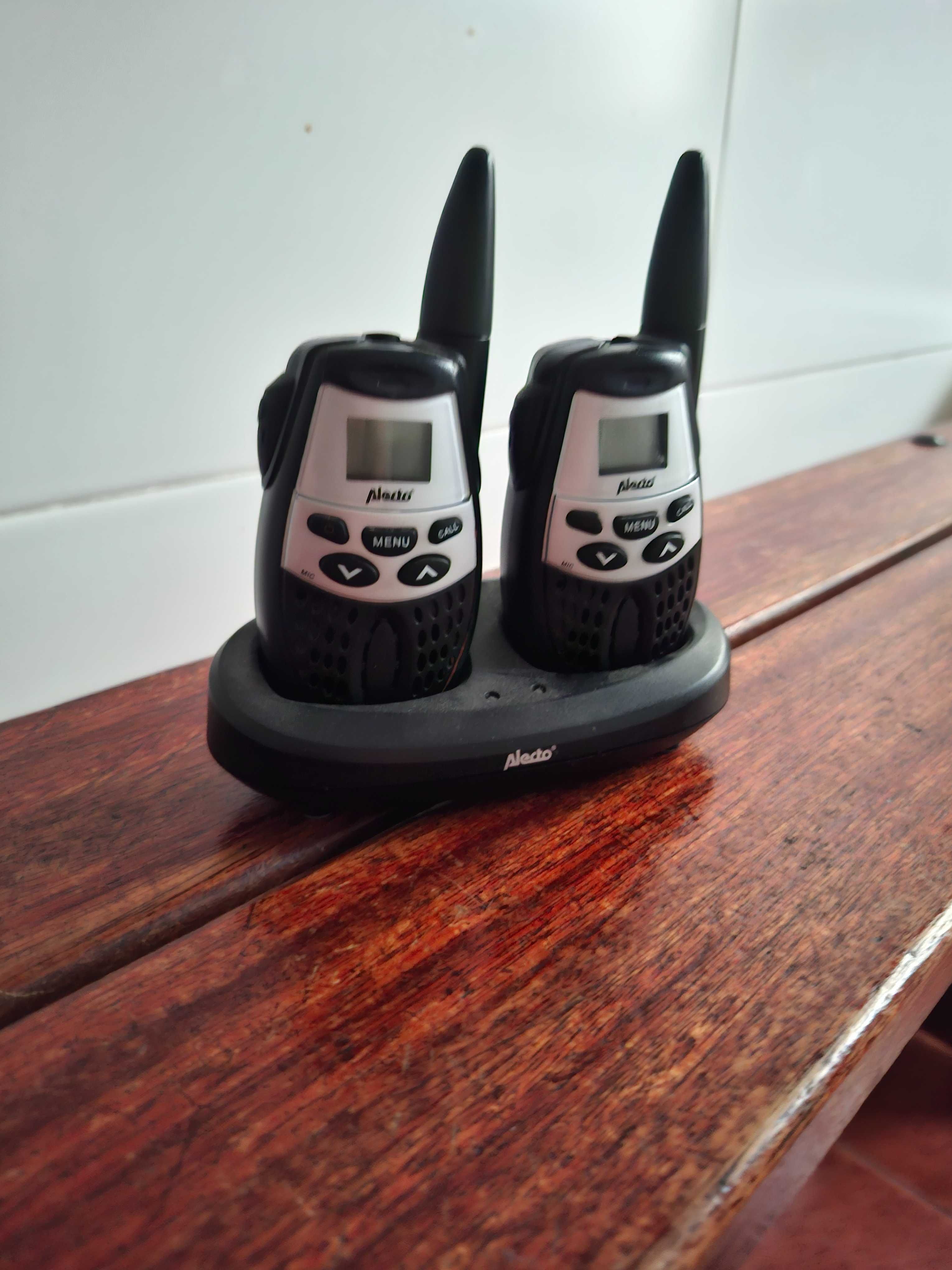 Walkie talkies com base