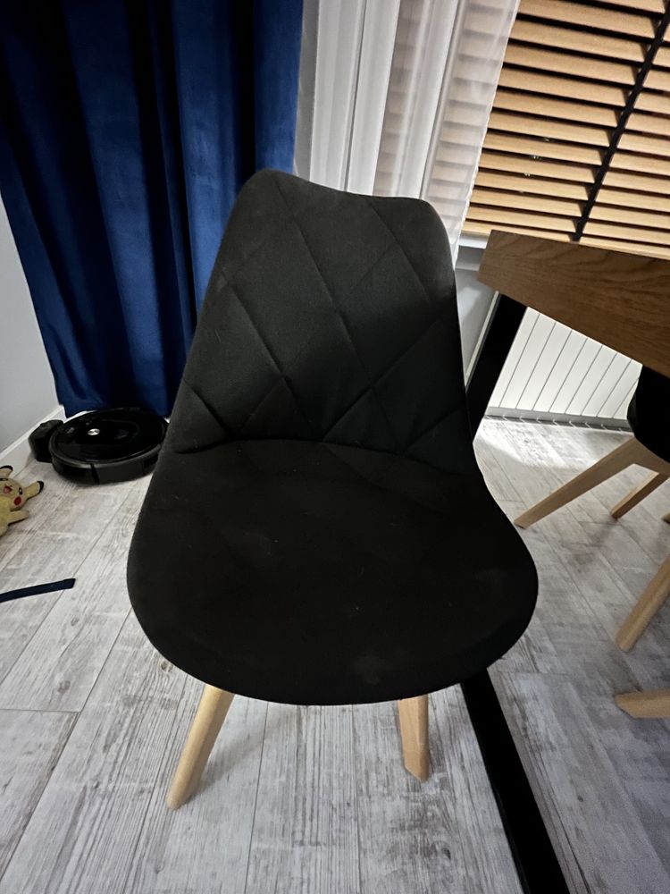 Krzesla tapicerowane czarne