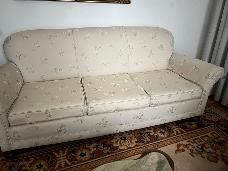 Conjunto de sala clássico - sofá, poltrona e mesas com tampo em mármor