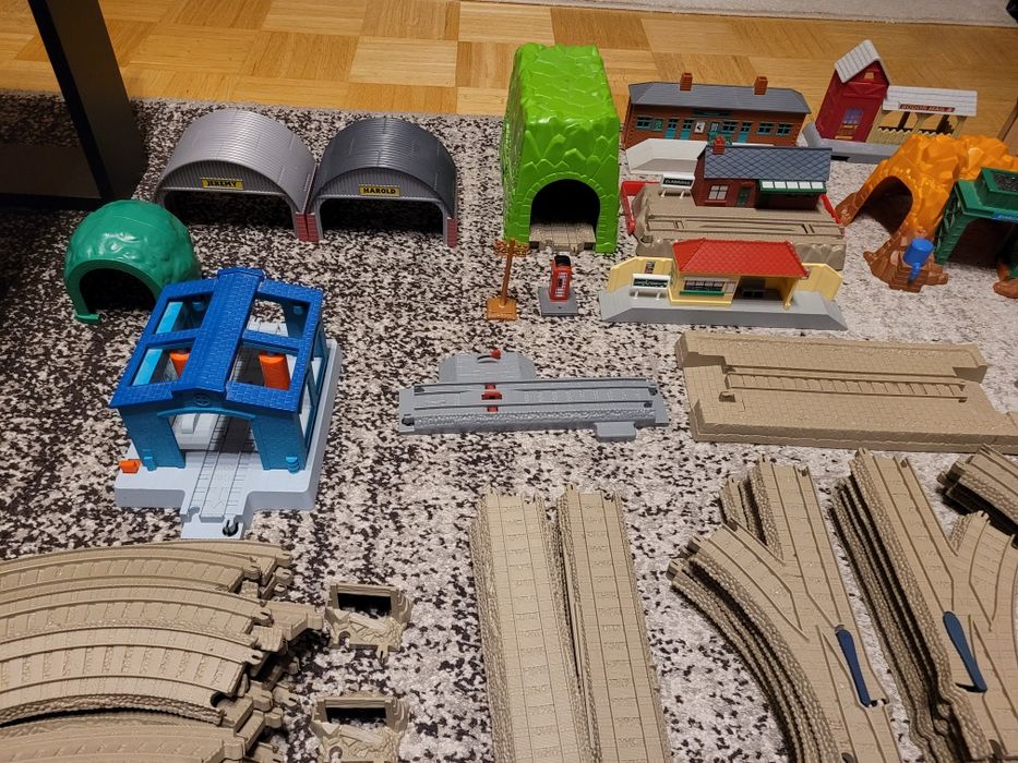 Tomek i Przyjaciele Trackmaster Budynki Stacje Tory Mega Zestaw