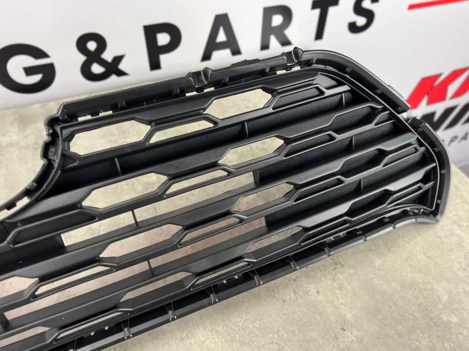 Решітка радіатора ( чорна ) - Toyota RAV4 ( XA50 ) 53112-42140