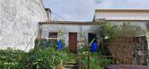 Casa para recuperar com quintal