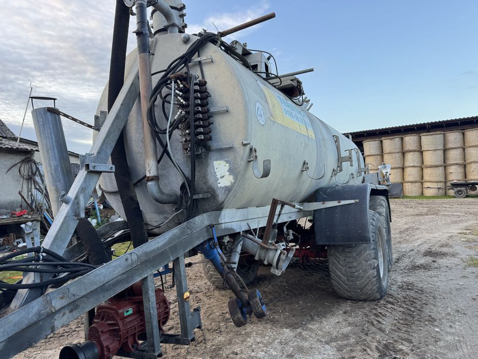 Beczka z ramieniem BRIRi 14000L – oś skrętna