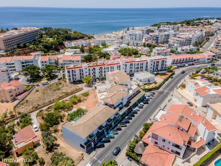 Espaço comercial com loja e cave perto das praias - Olhos de Água, Alb