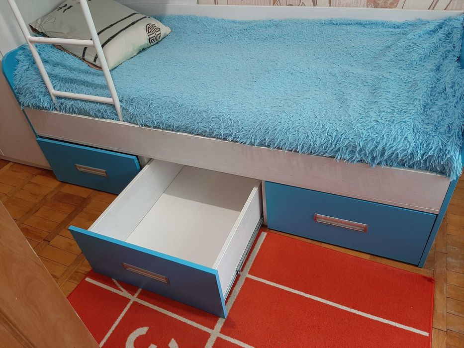 Дитяче двоповерхове ліжко