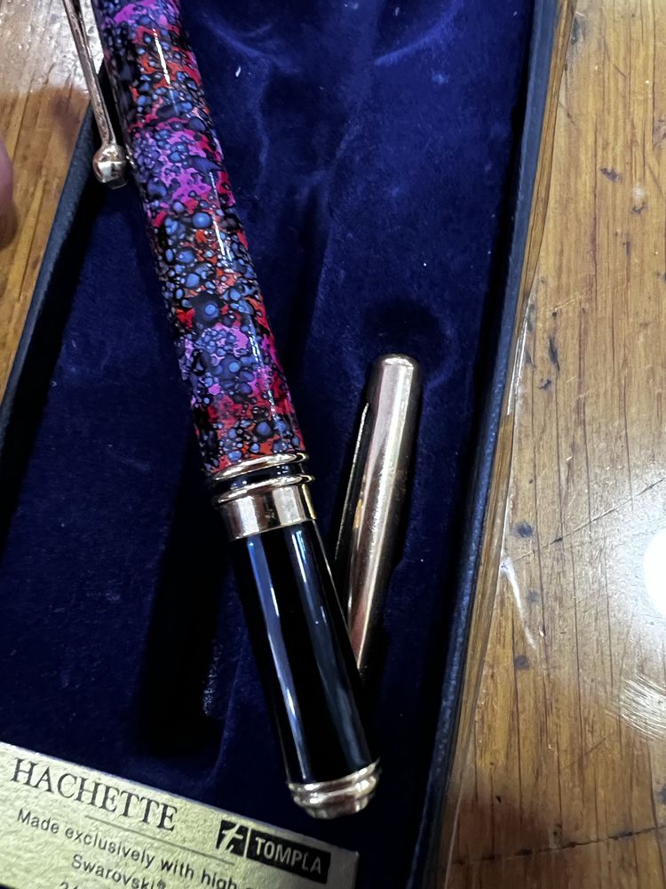 Caneta tinta permanente banhada ouro 24k Hachette