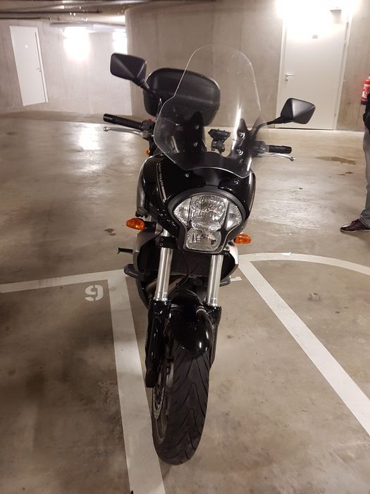 Kawasaki Versys 650 com mala e gps