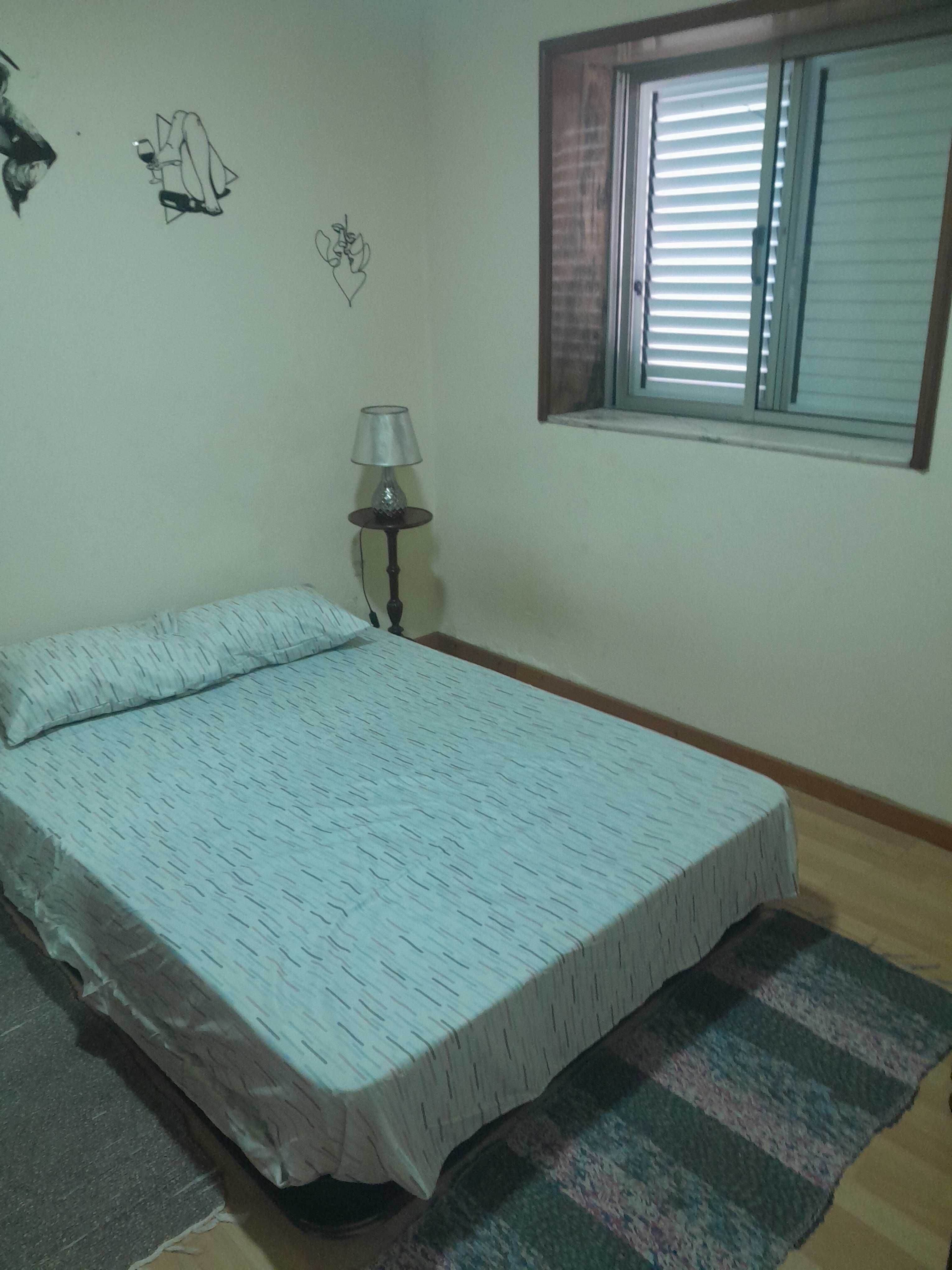 Alugo quarto para mulheres