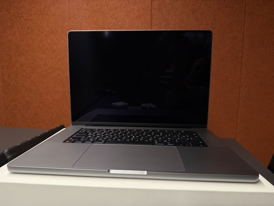 Apple MacBook Pro 16.2" 2021 M1 10 core CPU / 16-core GPU / 16 / 512