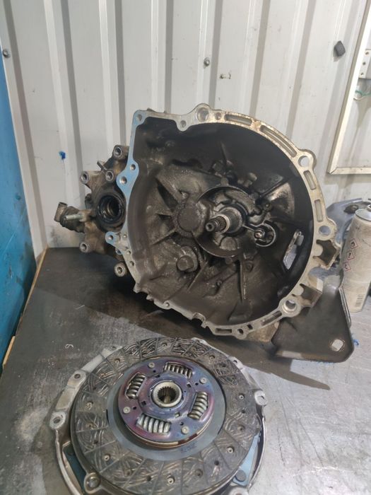 Коробка передач  Mazda