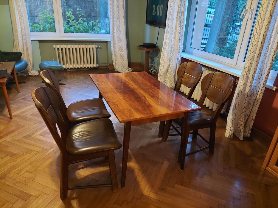 Krzesła tapicerowane, skórzane