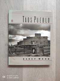 Książka "Taos pueblo" Nancy Wood