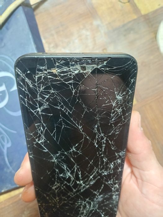 Redmi a5 екран повністю розбитий але сенсор працює розгляну любі пропо