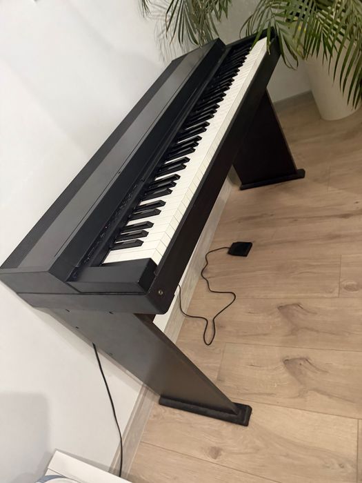 Pianino Yamaha Clavinova CLP 100