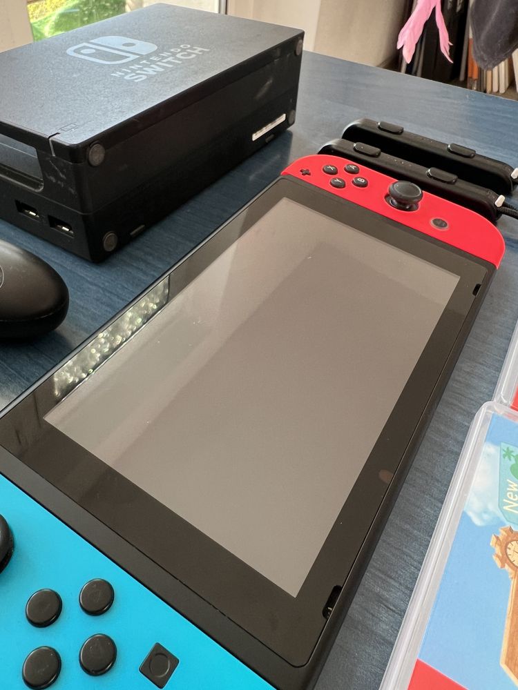 Nintendo Switch v2 + 2 gry