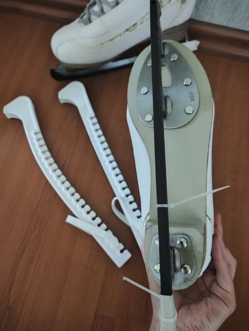 Łyżwy figurowe rozmiar 37/38 ocieplane damskie FEMINI Spokey
