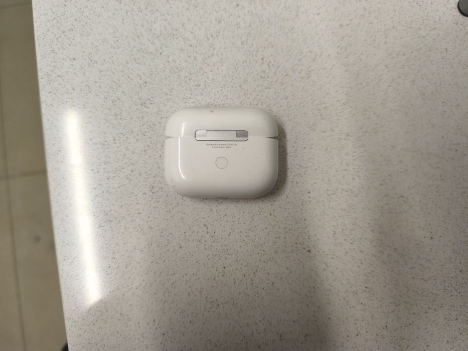 Airpods pro 1st gen - lightning