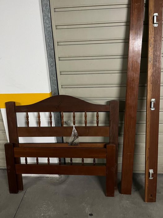 Estrutura de cama em madeira