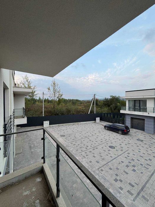 Продається будинок (таунхаус) з частковим ремонтом/ЗАКРИТЕ МІСТЕЧКО