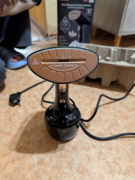 Відпарювач для одягу  RAF 1600w