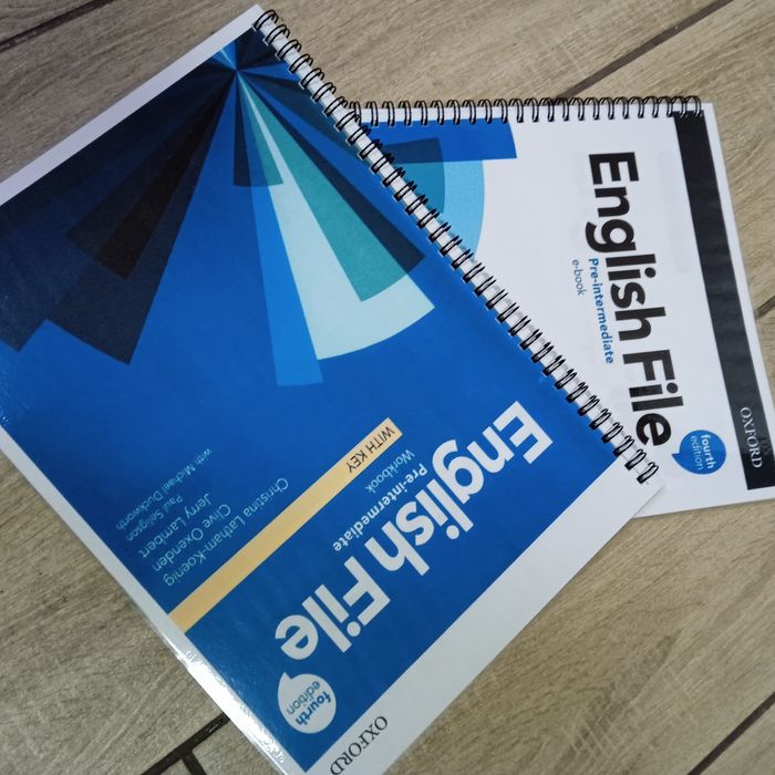 English file 4th edition pre intermediate Комплект