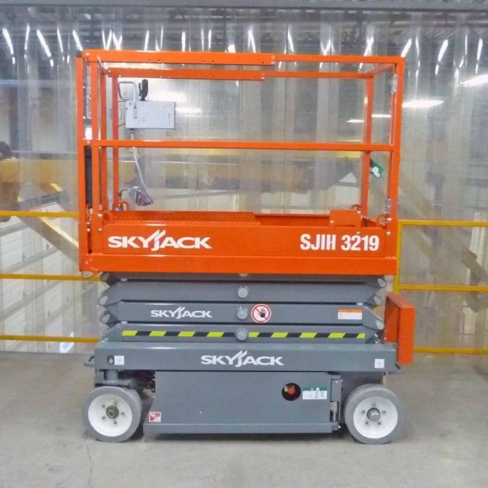 Wynajem Podnośników nożycowych 6m  8m i 10m 12m 16m