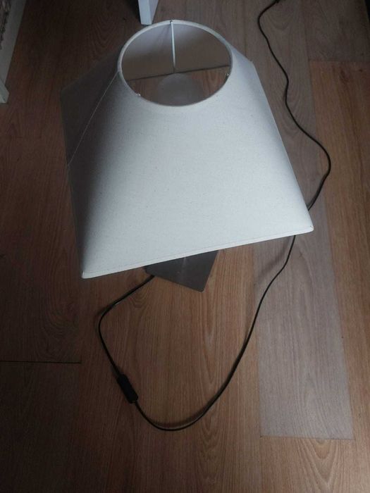 2 candeeiros mesa cabeceira ou estante