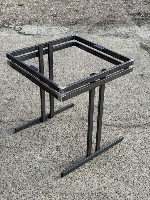 Biurko Podstawa pod maszyny.