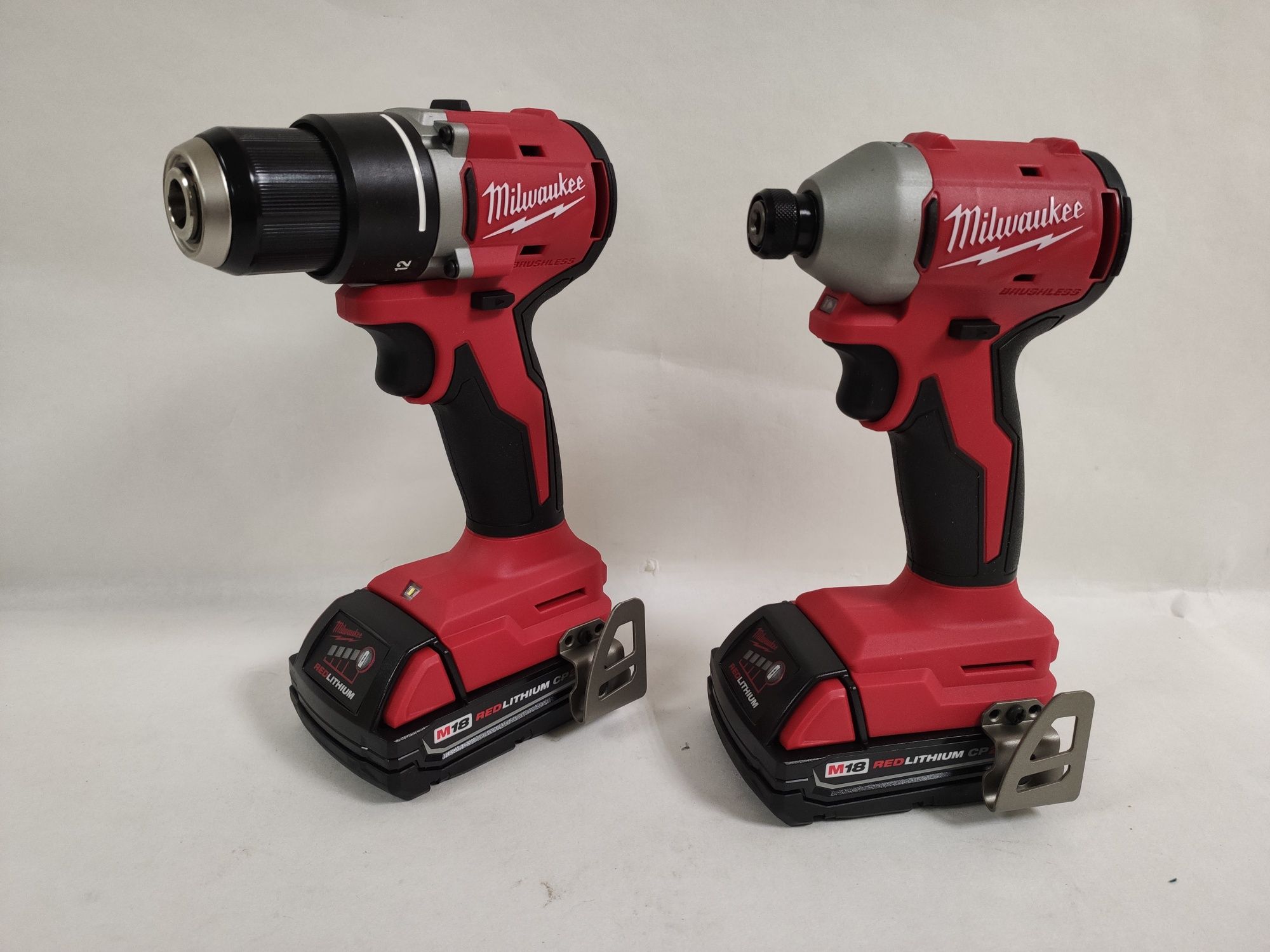 Набір безщіткових компактних шуруповертів Milwaukee M18 3692-22СТ