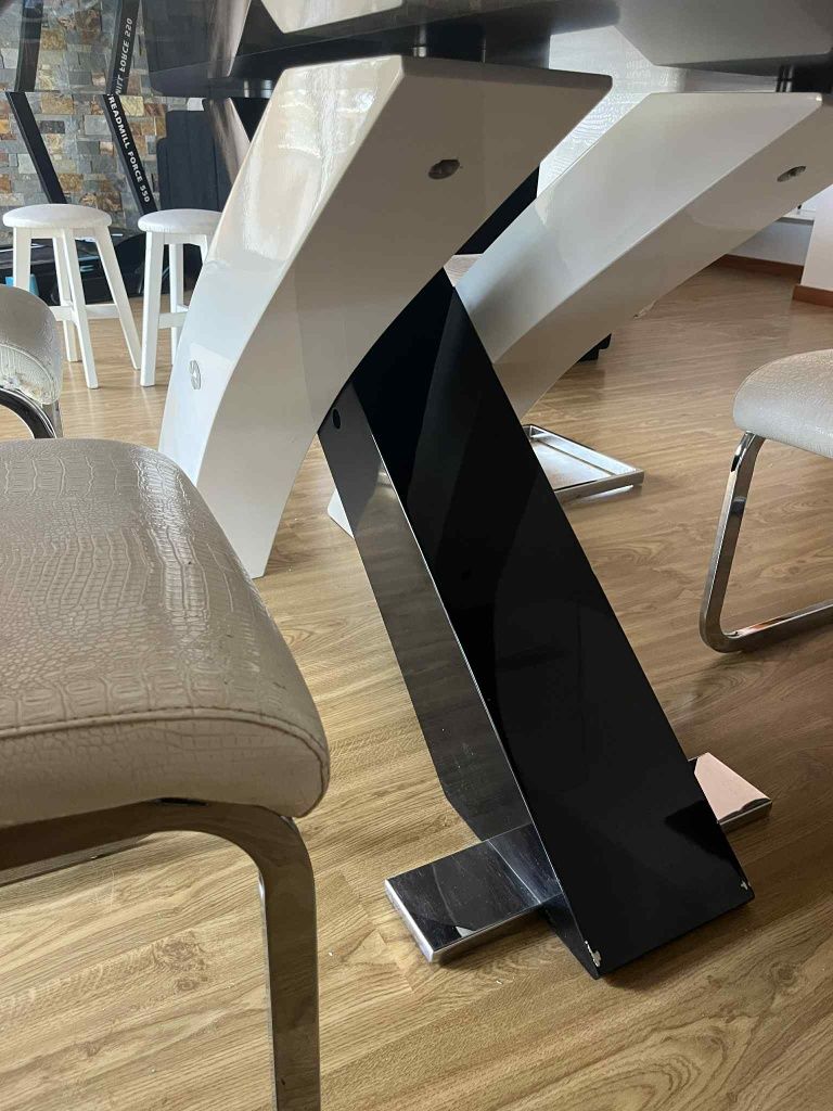 Mesa com 4 cadeiras
