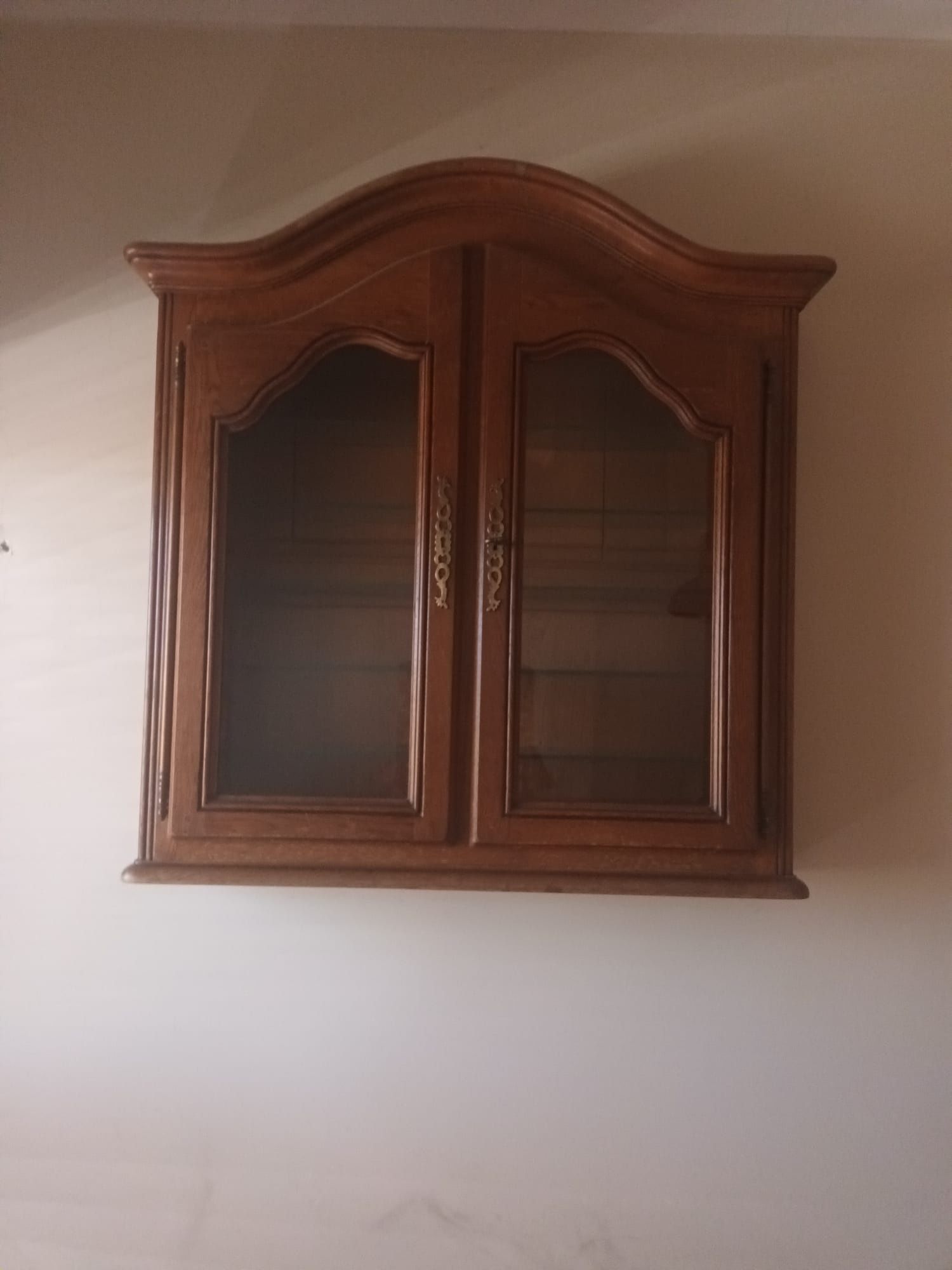 Estante de parede com prateleiras