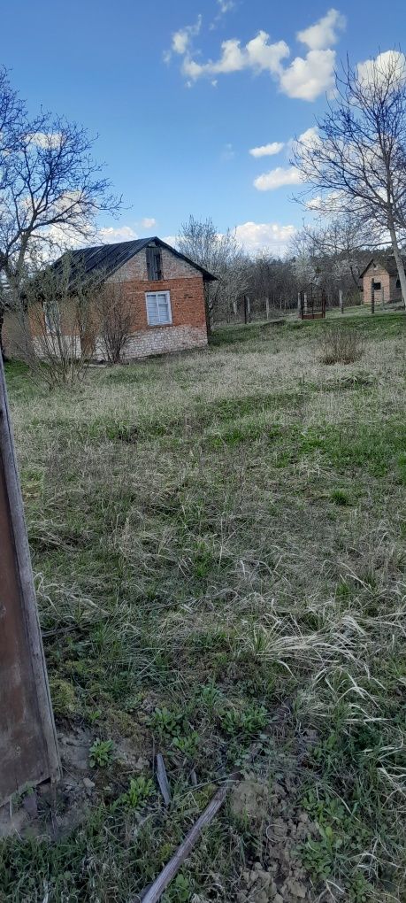 Продаються дві дачі