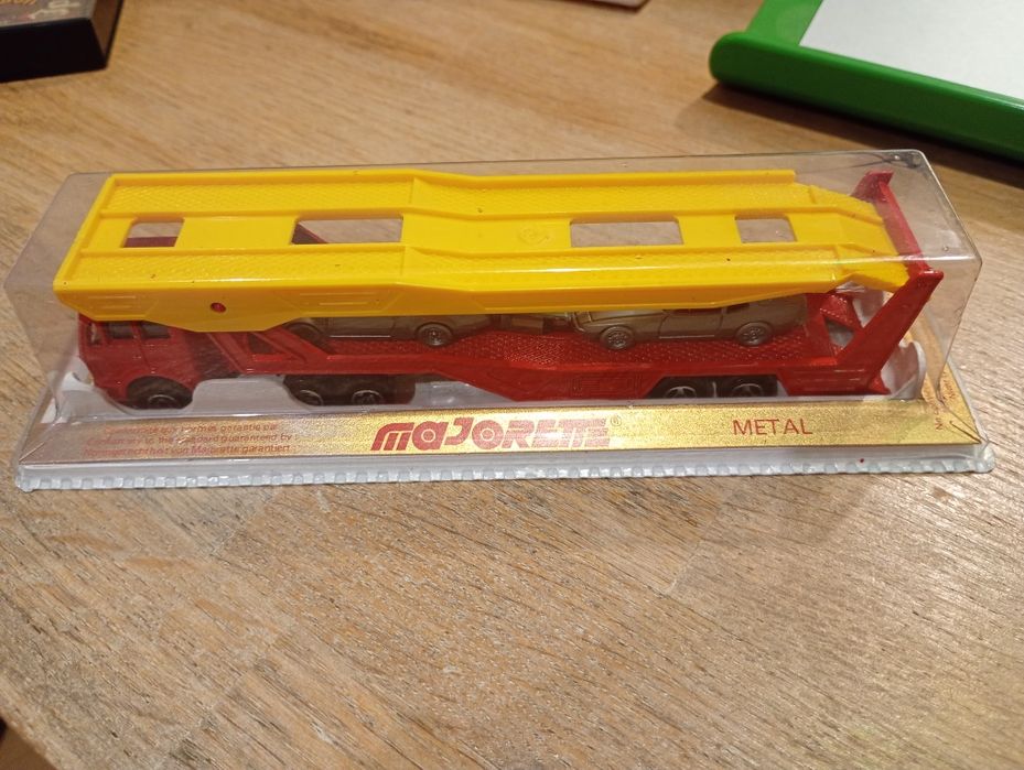 Majorette nigdy nie otwierany