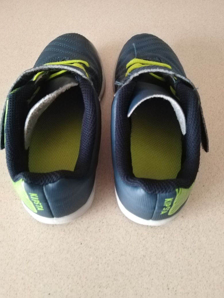 Ténis de futsal Kipsta