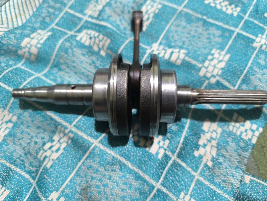 Коленвал Yamaha.