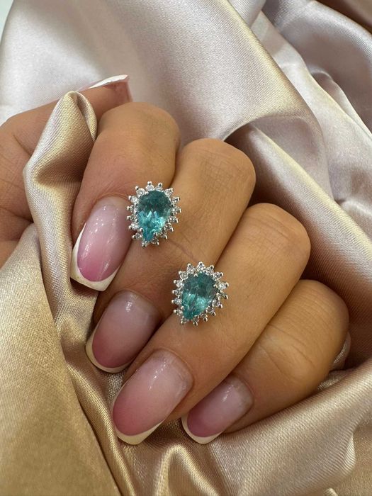 Kolczyki z naturalnymi apatytami i naturalnymi diamentami 0.30 CT