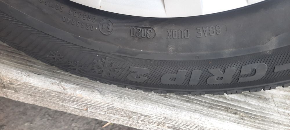 Шини зимові (в зборі диски 5/100 і ковпаки)  195/65 R15 SEMPERIT