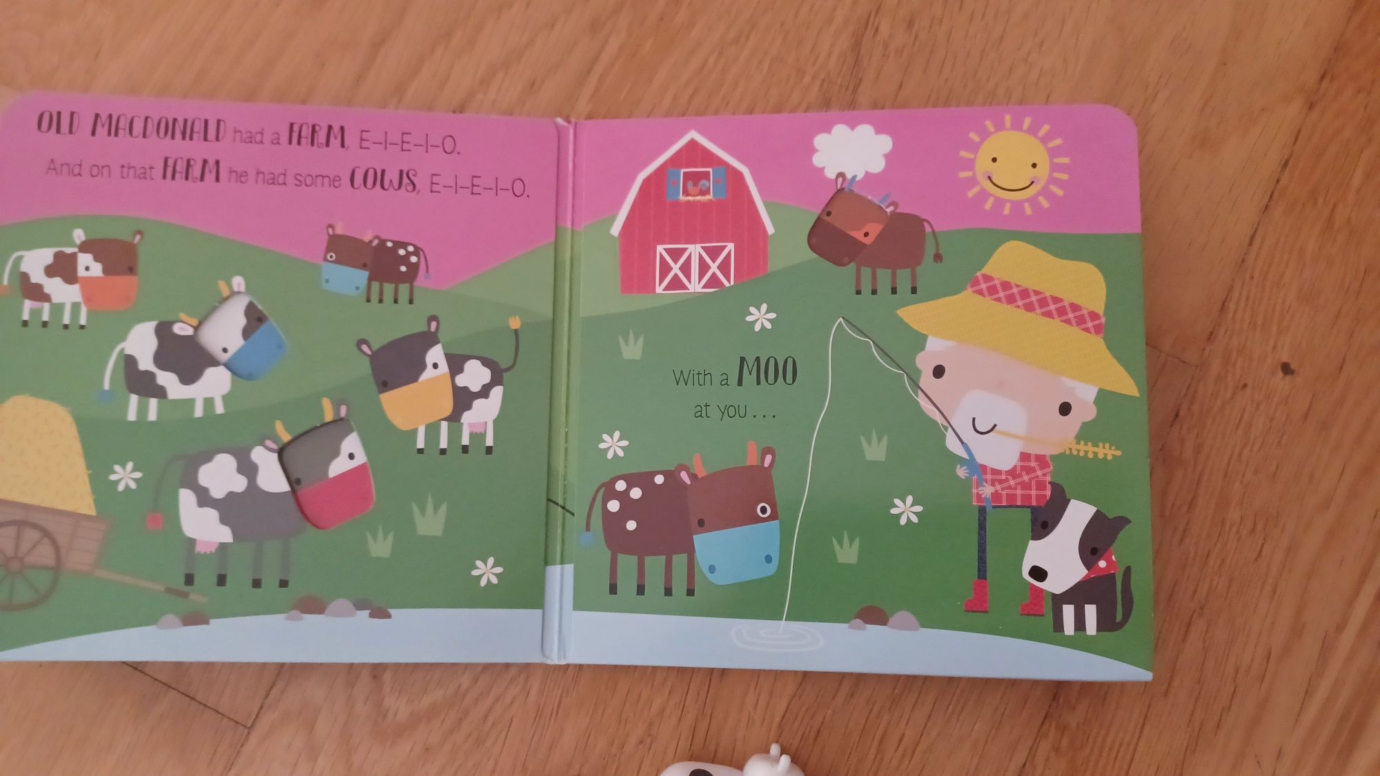 Livro infantil "Old MacDonald" com 4 figuras