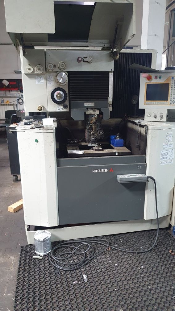 Elektrodrążarka drutowa, wycinarka drutowa Mitsubishi QA10 z 2001r