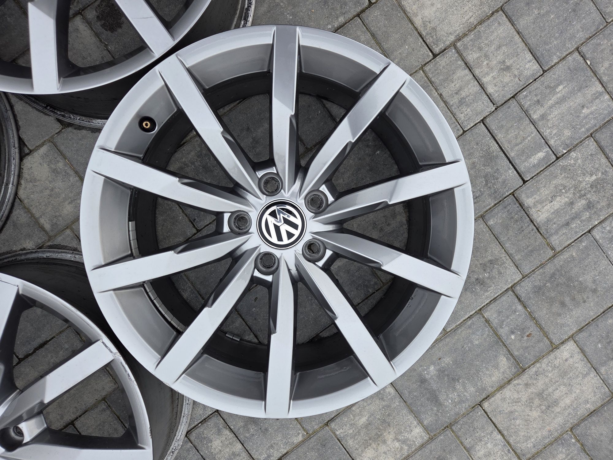 Super Felgi VW 18 5x112 Monterey R line Passat B8 Grafity Arteon
