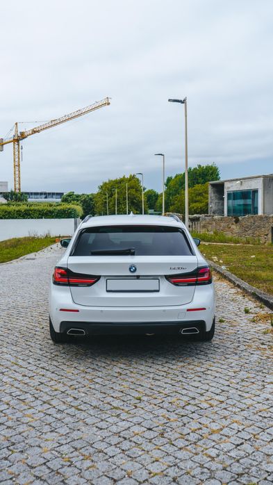 BMW 520e Touring Individual 2022